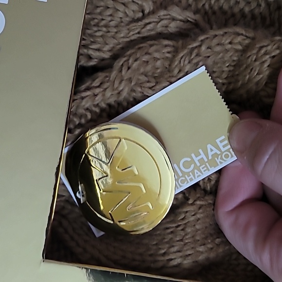 Michael Kors Hat And Scarf Set NEW IN BOX - Picture 2 of 5